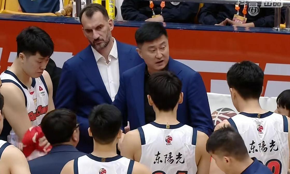 开云体育app下载-广东男篮86-99不敌山东，内线被打爆，一人表现优秀三大将不合格